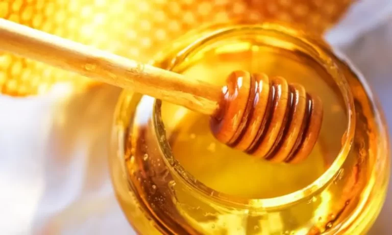 فوائد العسل على الريق.