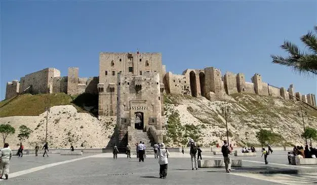 تعرف على قلعة حلب إحدى أقدم وأكبر القلاع في العالم وأسرار مايوجد أسفلها