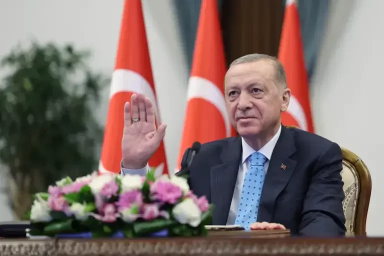 الرئيس أردوغان يعلن عن قرار أحد أبرز الداعمين للسوريين في منصب كبير وفرحة بين السوريين