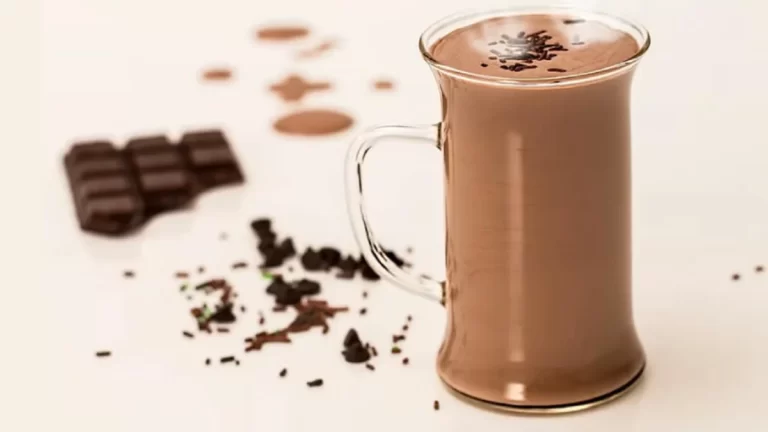 طريقة عمل مشروب الشوكولاتة.. اليكم 5 طرق وصفات والنتيجة رهيبة